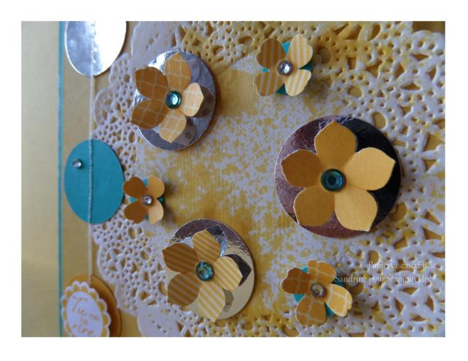 Carte jaune napperon fleur détail 2